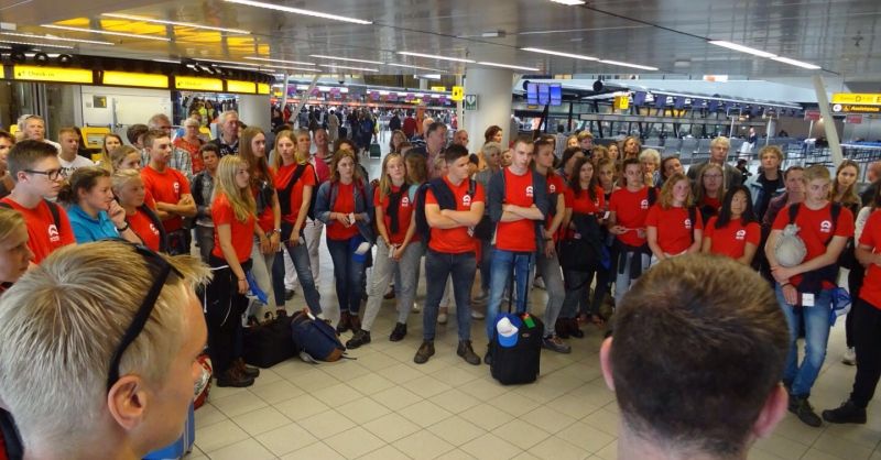 GH116 | De World Servants voetbalhelden op Schiphol