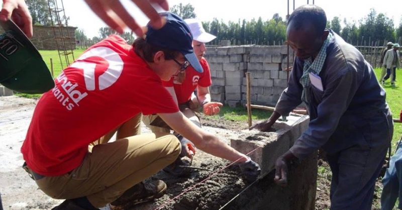 Volop samenwerking tussen de groep en de locals