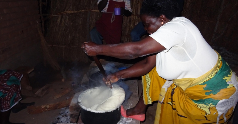 Florence roert de nsima totdat het stevig genoeg is