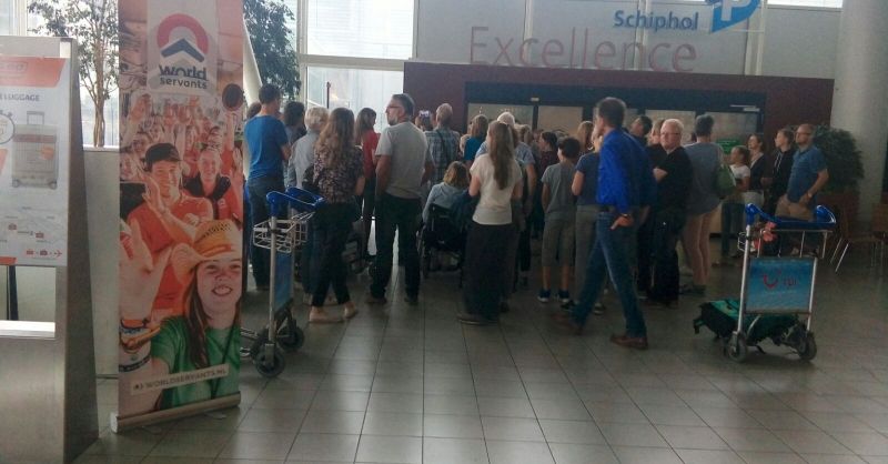 Het World Servants verzamelpunt op Schiphol