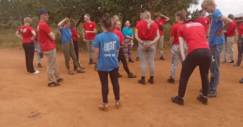 Groep op Oegandese bodem en onderweg naar Arua