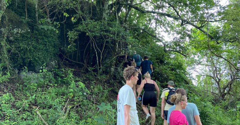 Hike van 4 kilometer met heerlijke stortbuien over ons heen