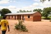 Het schoolgebouw in Chimoza