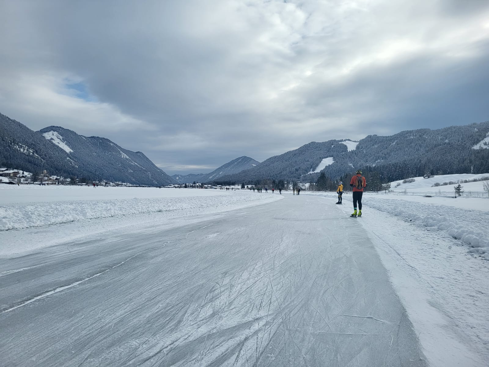 200 kilometer schaatsen Weissensee Elfstedentocht